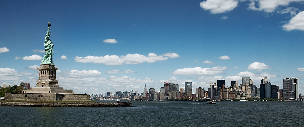 USA NYC Statue Of Liberty And Skyline Manhattan